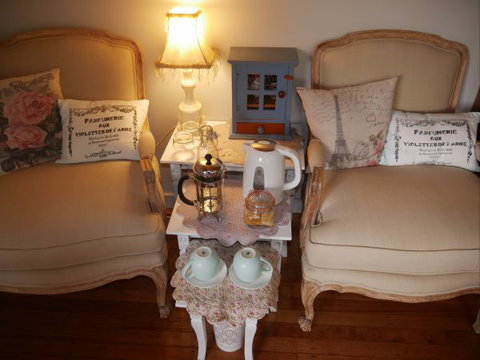 La Perrie Chalet Bed And Breakfast - Accommodation Perth 2