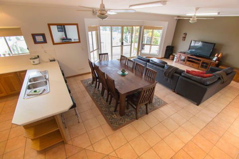 Limestone Ridge - Holiday House - Accommodation Perth 1