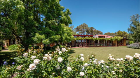 Mulberry Lodge Country Retreat - Accommodation Perth 0
