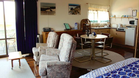 Yardarm B&B - Accommodation Perth 0