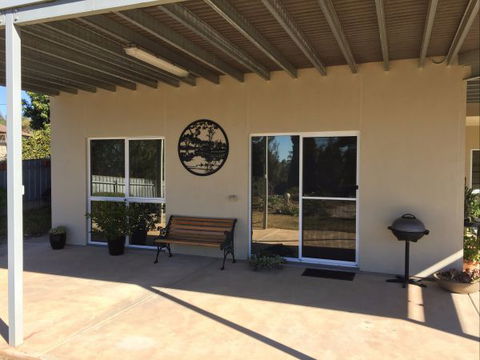 Lyreen's Apartment Bed And Breakfast - Perth Resorts 4