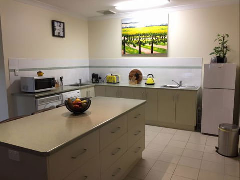 Lyreen's Apartment Bed And Breakfast - Perth Resorts 5