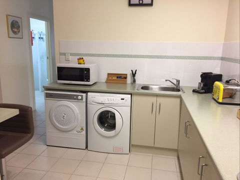 Lyreen's Apartment Bed And Breakfast - Perth Resorts 10