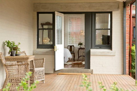 Mollisons - Accommodation Perth 2