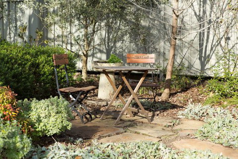 Mollisons - Accommodation Perth 8