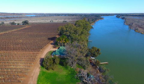 Mundic Waterfront Cottages - Accommodation Perth 0