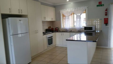 Numurkah Apartments - The Miekleljohn - Accommodation Perth 2