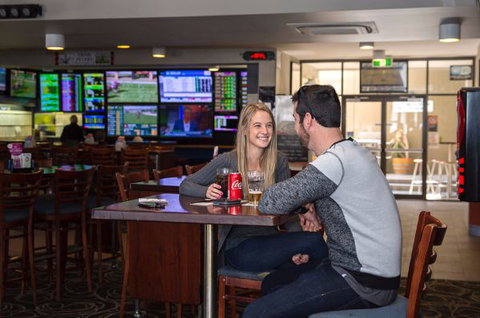 Pedens Hotel - Accommodation Perth 1