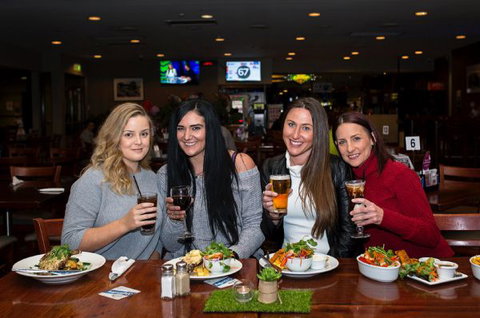 Pedens Hotel - Accommodation Perth 2