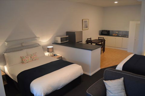 Penguin Seaside Motel - Accommodation Perth 1