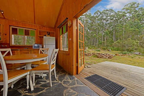 Saintys Creek Cottage - Accommodation Perth 4
