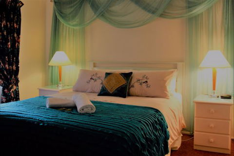 Sundial Holiday Apartments - Accommodation Perth 2