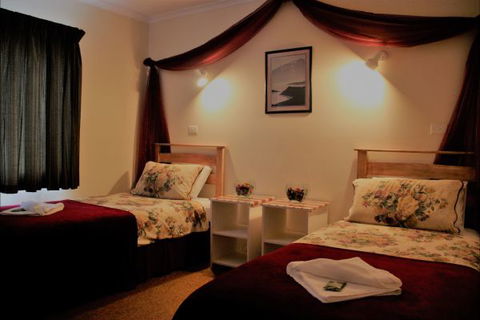 Sundial Holiday Apartments - Accommodation Perth 4