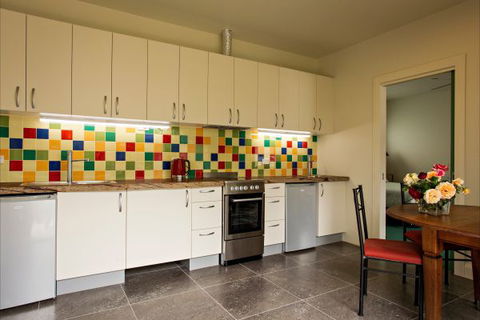 Young Garden Retreat - Accommodation Perth 3