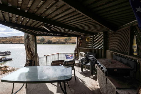 192 Page Drive Blanchetown -River Shack Rentals - Accommodation Perth 2