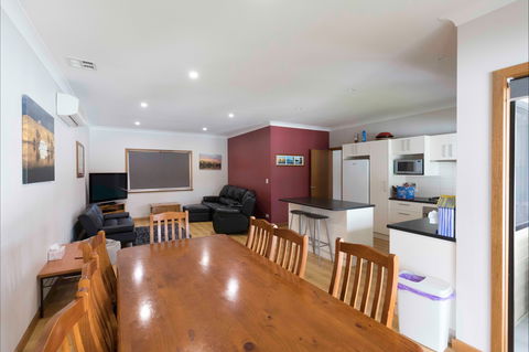 192 Page Drive Blanchetown -River Shack Rentals - Accommodation Perth 4