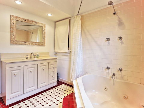 Aqua Flora - Perth Resorts 9