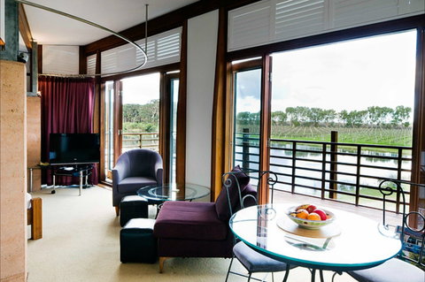 Bettenay's Lakeside Chalets And Luxury Spa Apartment - Perth Resorts 0