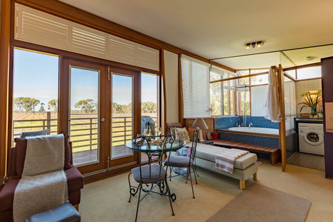 Bettenay's Lakeside Chalets And Luxury Spa Apartment - Perth Resorts 2