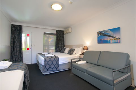 Central Railway Hotel - Accommodation Perth 1