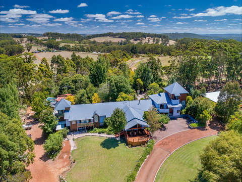 Chimes Spa Retreat - Accommodation Perth 0