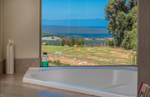 Chimes Spa Retreat - Accommodation Perth 1