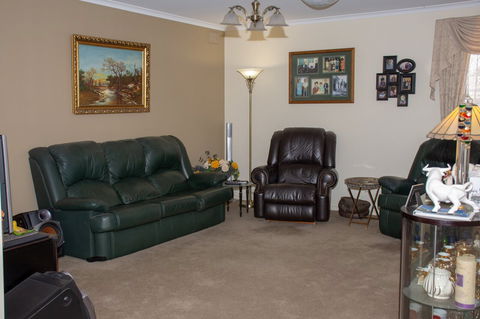 Chrissie's Palace - Accommodation Perth 6