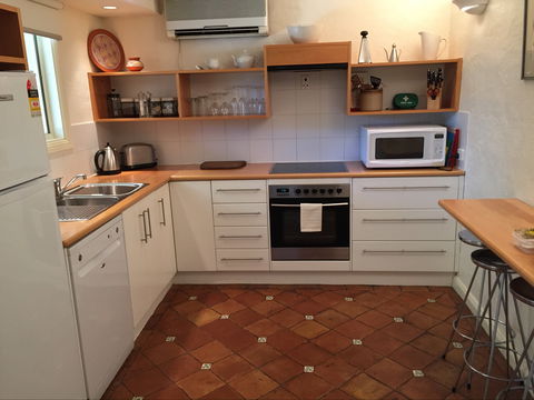 Dennis Cottage - Perth Resorts 1