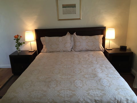 Dennis Cottage - Perth Resorts 3