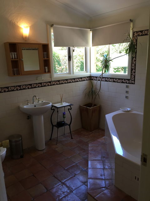 Dennis Cottage - Perth Resorts 5