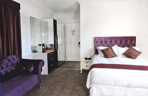 International On The Water Hotel - Accommodation Perth 0