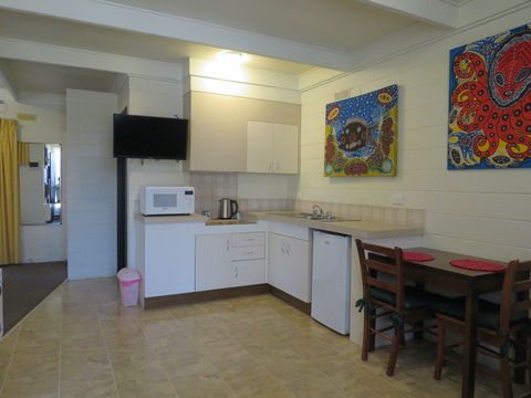 Lakes Waterfront Motel - Accommodation Perth 8