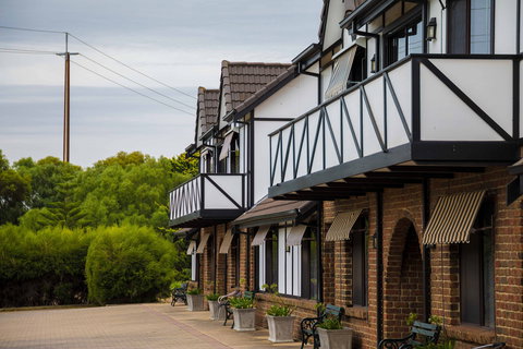 Mick O'Shea's - Perth Resorts 0