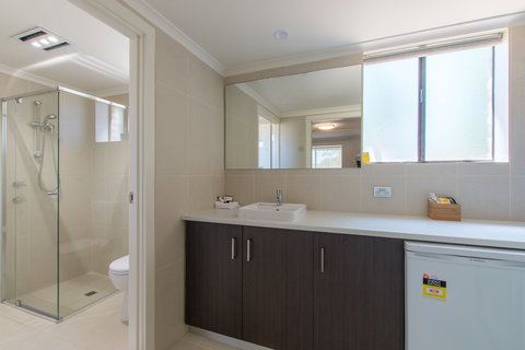 Mick O'Shea's - Perth Resorts 2