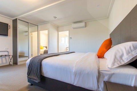 Mick O'Shea's - Perth Resorts 5