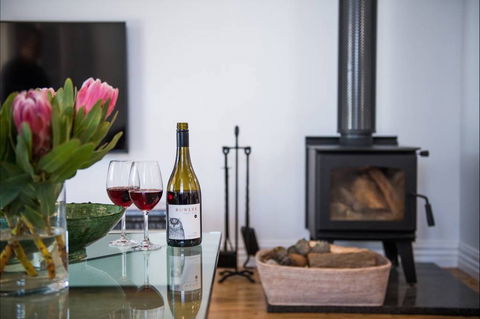 Rowlee Vineyard Villa - Accommodation Perth 0