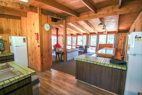 Sambar Lodge - Accommodation Perth 3