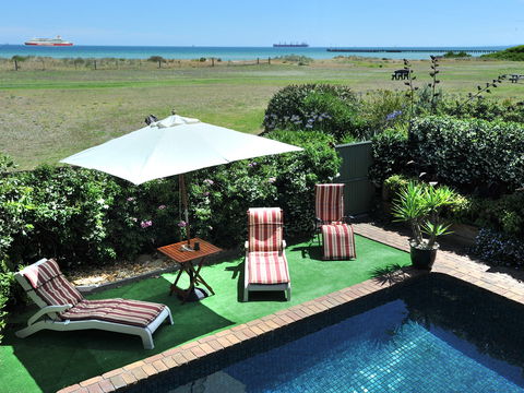 Seacove On The Beach - Accommodation Perth 0