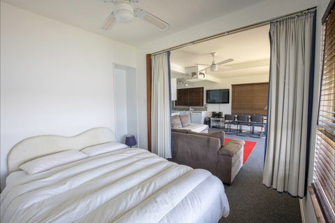 Serenity Now - Accommodation Perth 2