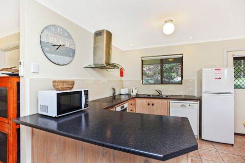 Unit 3, 5-/ Surf Avenue, Carrickalinga - Accommodation Perth 1