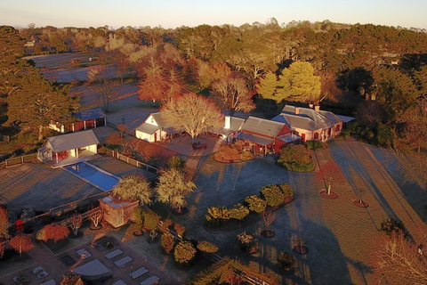 Vine Lodge Heritage Getaway - Accommodation Perth 0