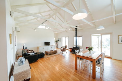 Yellow Dog Cottage - Accommodation Perth 4