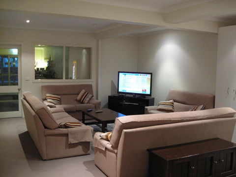Ajax Ski Club - Accommodation Perth 3