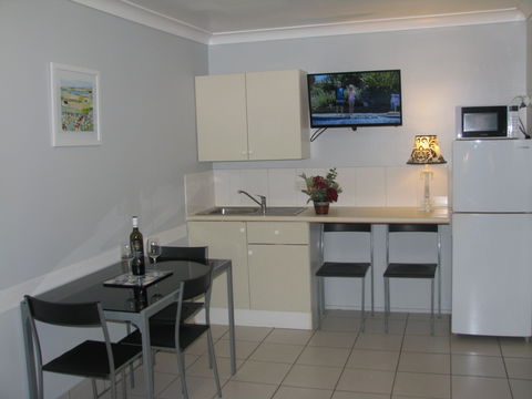 Charm City Motel - Accommodation Perth 6