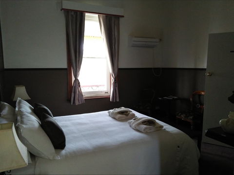 Duke Of Cornwall Inn - Perth Resorts 5
