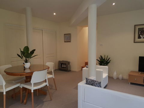 Ellie's Hide-Away At Malua Bay - Perth Resorts 3