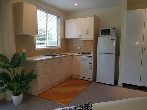 Ellie's Hide-Away At Malua Bay - Perth Resorts 4