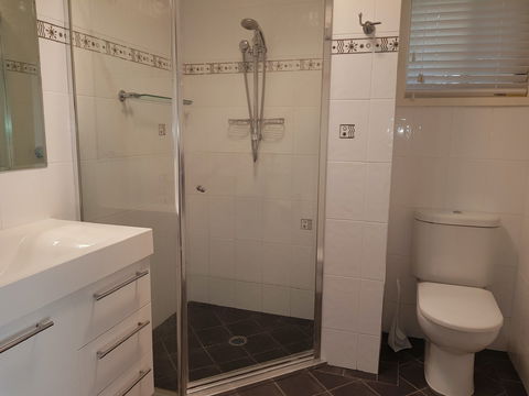 Ellie's Hide-Away At Malua Bay - Perth Resorts 8