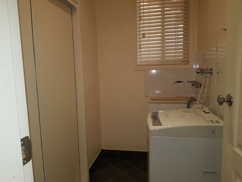 Ellie's Hide-Away At Malua Bay - Perth Resorts 9