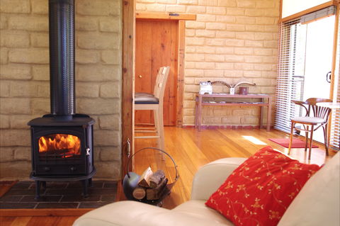 Lyrebird Cottages - Accommodation Perth 0